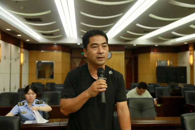 钦州市举行2025年电动自行车以旧换新、动火作业和建筑保温材料专项整治政策解读新闻发布会(图9)