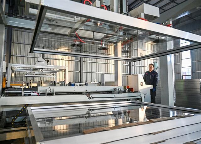 新闻纵深｜“十四五”微记忆③：“丝网二代”的智造突围(图2)