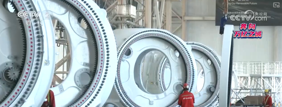 米乐M6平台：从“制造”到“智造”传统产业焕新“加速跑”新产业激活增长新动能奔向万亿之城(图2)