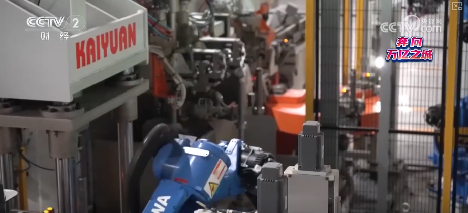 米乐M6平台：从“制造”到“智造”传统产业焕新“加速跑”新产业激活增长新动能奔向万亿之城(图15)