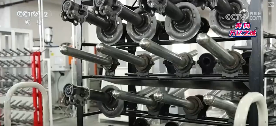 米乐M6平台：从“制造”到“智造”传统产业焕新“加速跑”新产业激活增长新动能奔向万亿之城(图18)