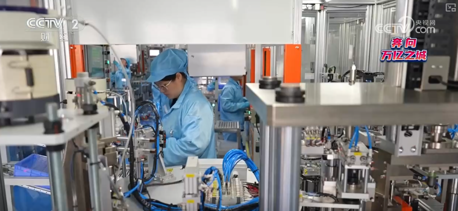 米乐M6平台：从“制造”到“智造”传统产业焕新“加速跑”新产业激活增长新动能奔向万亿之城(图17)