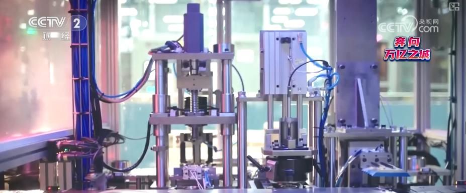 米乐M6平台：从“制造”到“智造”传统产业焕新“加速跑”新产业激活增长新动能奔向万亿之城(图23)